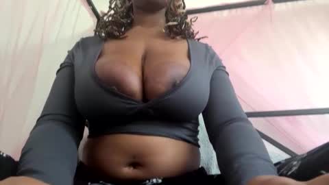 Snapshot of miladreama chatting on 10.09.25 Miladreama online show from 10.09.25