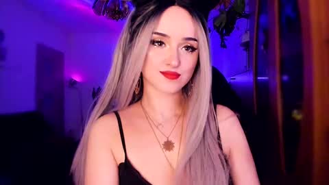 Snapshot of miladyjolie chatting on 01.22.25 MiladyJolie online show from 01.22.25
