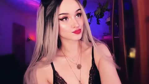 Snapshot of miladyjolie chatting on 02.19.25 MiladyJolie online show from 02.19.25