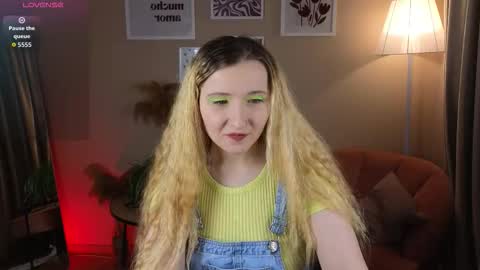 Snapshot of milana__key chatting on 10.07.25 Milana online show from 10.07.25