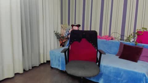 Snapshot of milanaalvis chatting on 10.18.25 MilanaAlvis online show from 10.18.25
