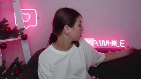 milanaangelas online show from 12.16.24