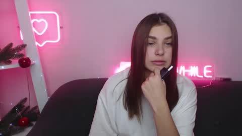 milanaangelas online show from 12.20.24