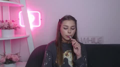 milanaangelas online show from 10.20.25