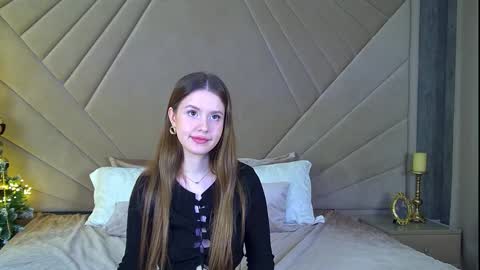 Snapshot of milanabalmain chatting on 12.15.24 MilanaBalmain online show from 12.15.24