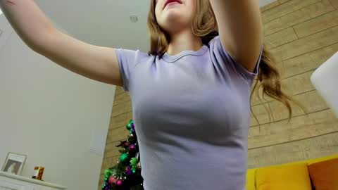 Snapshot of milanabalmain chatting on 12.22.24 MilanaBalmain online show from 12.22.24