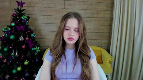 Snapshot of milanabalmain chatting on 12.22.24 MilanaBalmain online show from 12.22.24