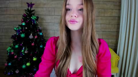 Snapshot of milanabalmain chatting on 12.23.24 MilanaBalmain online show from 12.23.24