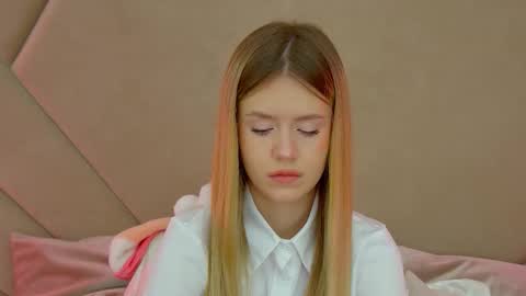 Snapshot of milanabalmain chatting on 10.20.25 MilanaBalmain online show from 10.20.25