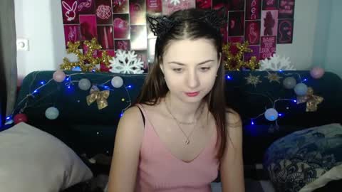Snapshot of milanaroz chatting on 12.31.24 milanaroz online show from 12.31.24