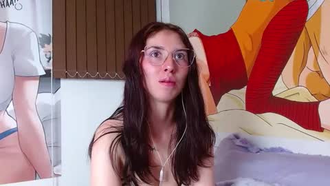 Snapshot of mildrecute chatting on 02.08.25 Ana online show from 02.08.25