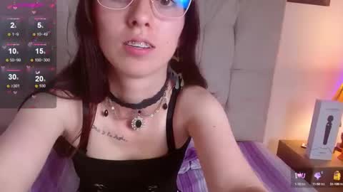 Snapshot of mildrecute chatting on 03.11.25 Ana online show from 03.11.25