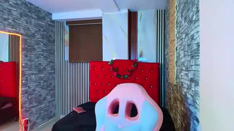 Snapshot of mildrecute chatting on 11.28.25 Ana online show from 11.28.25