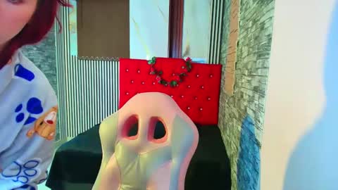 Snapshot of mildrecute chatting on 12.03.25 Ana online show from 12.03.25