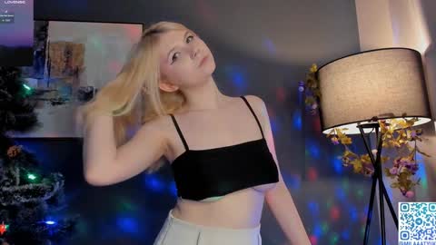 Snapshot of mildredbain chatting on 12.27.24 Mila online show from 12.27.24
