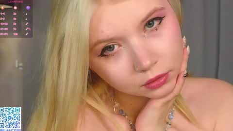 Snapshot of mildredbain chatting on 01.19.25 Mila online show from 01.19.25