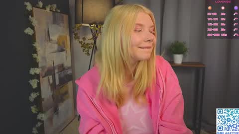Snapshot of mildredbain chatting on 01.27.25 Mila online show from 01.27.25