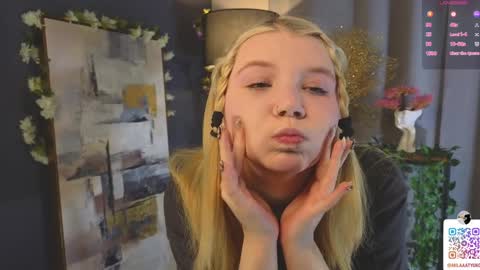 Snapshot of mildredbain chatting on 02.09.25 Mila online show from 02.09.25