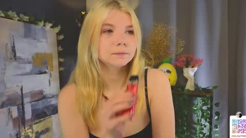 Snapshot of mildredbain chatting on 02.10.25 Mila online show from 02.10.25