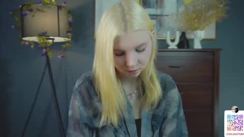 Snapshot of mildredbain chatting on 02.23.25 Mila online show from 02.23.25