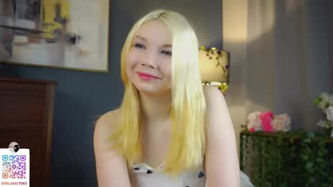 Snapshot of mildredbain chatting on 03.02.25 Mila online show from 03.02.25