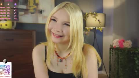 Snapshot of mildredbain chatting on 03.03.25 Mila online show from 03.03.25