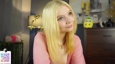 Snapshot of mildredbain chatting on 03.07.25 Mila online show from 03.07.25