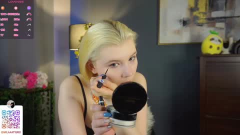 Snapshot of mildredbain chatting on 03.11.25 Mila online show from 03.11.25