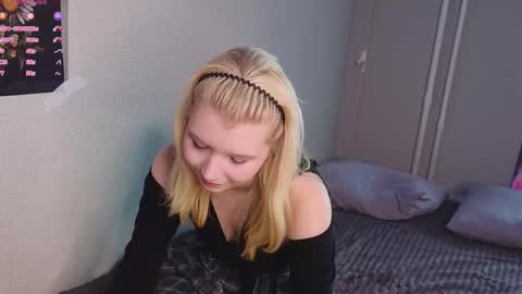 Snapshot of mildredbain chatting on 09.17.25 Mila online show from 09.17.25