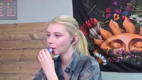 Snapshot of mildredbain chatting on 10.02.25 Mila online show from 10.02.25