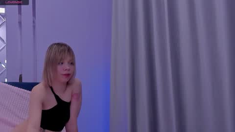 Snapshot of milena_brilliant chatting on 10.07.25 Milena online show from 10.07.25