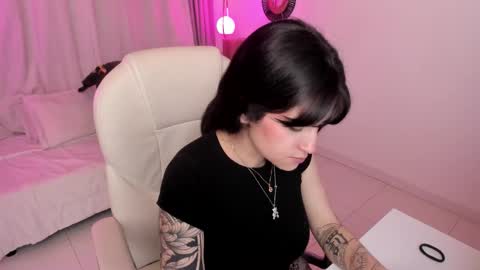 Snapshot of mileyberry chatting on 10.16.25 IEY EY online show from 10.16.25