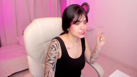 Snapshot of mileyberry chatting on 10.19.25 IEY EY online show from 10.19.25