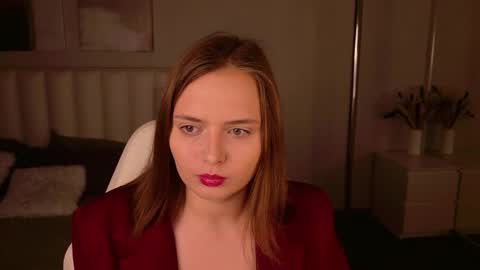 Snapshot of mileylovelyx chatting on 11.18.25 mileylovelyx online show from 11.18.25