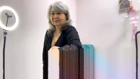 Snapshot of milf_charlotty chatting on 02.13.25 Charlotte online show from 02.13.25
