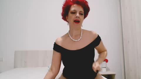 Snapshot of milffsupreme chatting on 12.12.24 Milfsupreme online show from 12.12.24