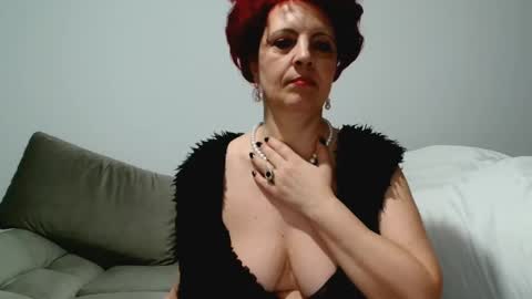 Snapshot of milffsupreme chatting on 01.19.25 Milfsupreme online show from 01.19.25