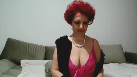 Snapshot of milffsupreme chatting on 02.25.25 Milfsupreme online show from 02.25.25