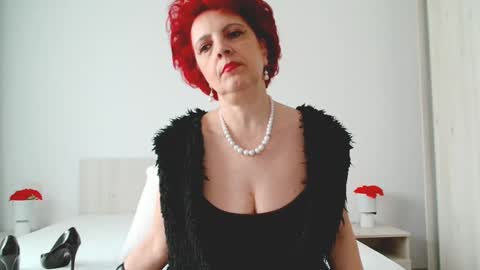 Snapshot of milffsupreme chatting on 03.11.25 Milfsupreme online show from 03.11.25