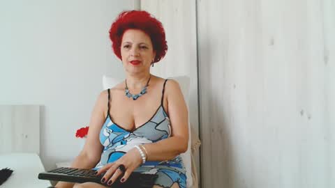 Snapshot of milffsupreme chatting on 09.09.25 Milfsupreme online show from 09.09.25