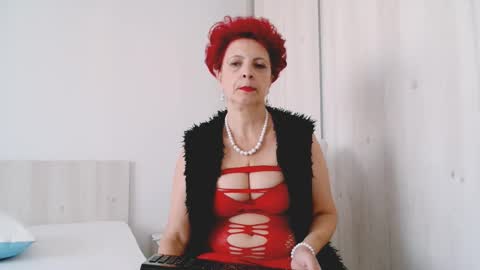 Snapshot of milffsupreme chatting on 09.19.25 Milfsupreme online show from 09.19.25