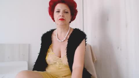 Snapshot of milffsupreme chatting on 09.23.25 Milfsupreme online show from 09.23.25