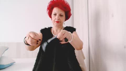 Snapshot of milffsupreme chatting on 09.30.25 Milfsupreme online show from 09.30.25