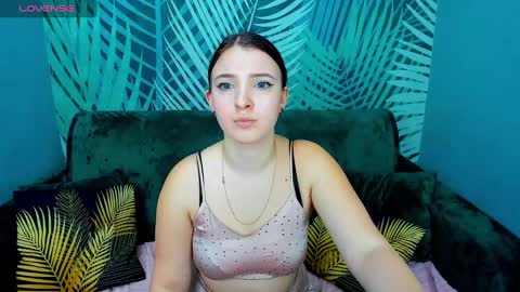 Snapshot of milinafox chatting on 03.07.25 milinafox online show from 03.07.25