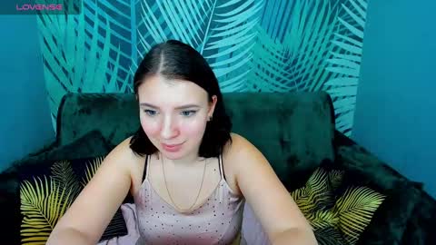 Snapshot of milinafox chatting on 03.07.25 milinafox online show from 03.07.25
