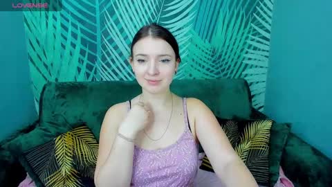 Snapshot of milinafox chatting on 03.10.25 milinafox online show from 03.10.25