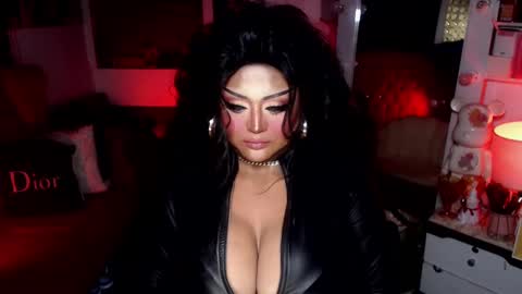 milkshakelavinia online show from 02.02.25