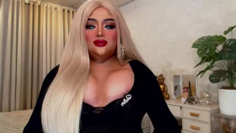 milkshakelavinia online show from 09.12.25