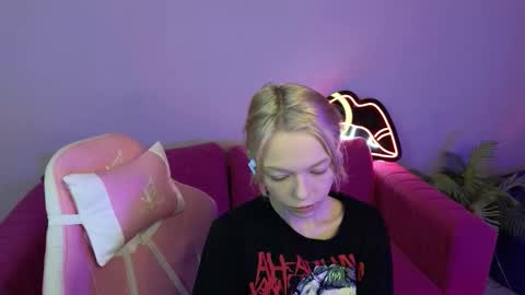 Snapshot of millaholt chatting on 09.13.25 Hello Im Mila online show from 09.13.25