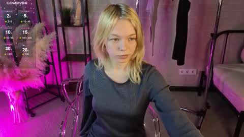 Snapshot of millaholt chatting on 09.29.25 Hello Im Mila online show from 09.29.25